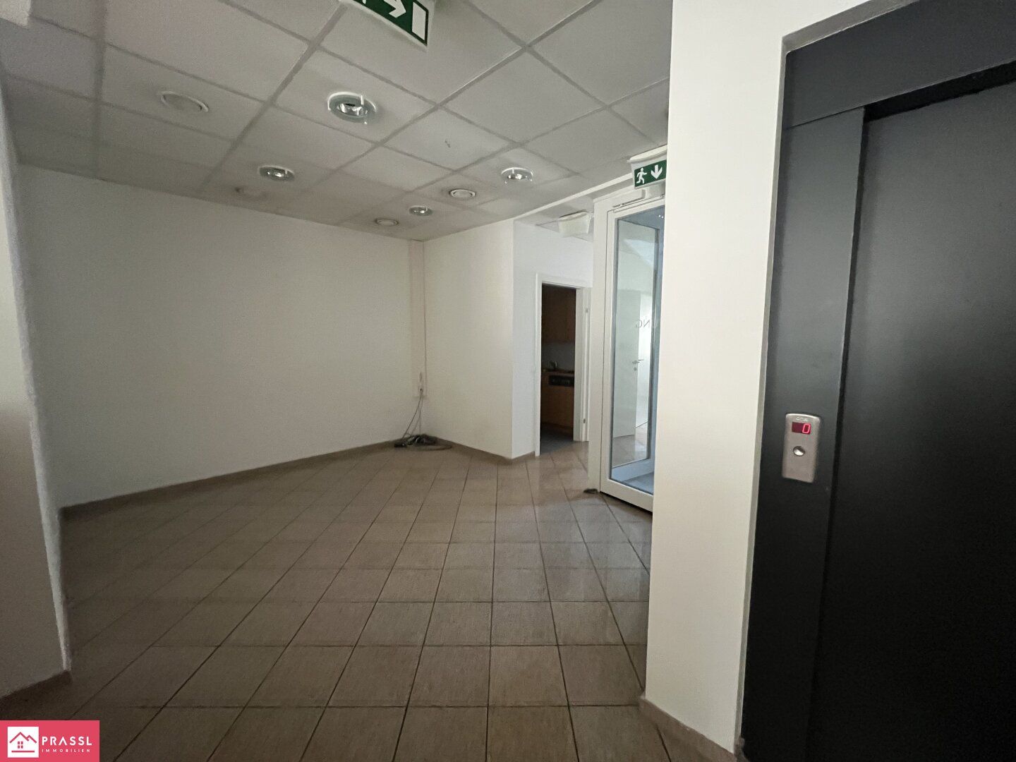 Ihr eigenes Fotostudio nahe Hauptplatz #Pauschalmiete inkl. HK/Strom/BK #Jetzt mieten! - Mehr
