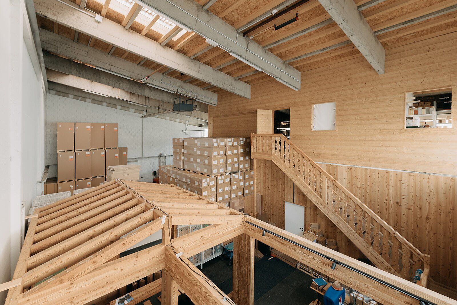 Zirl / Tirol: 255,60 m² Lagerhalle, 184 m² Büro und 740 m² Außenlager - A12 Abfahrt Zirl West - Ansicht 4