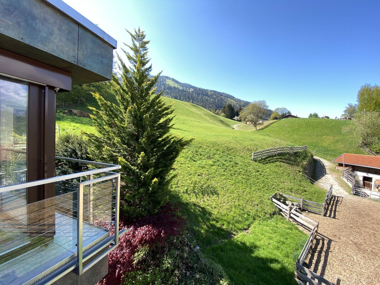Miethaus mit Einliegerwohnung in Innsbruck-Land, nahe Wattens: 130m² Garten & 3 Terrassen für 2.200 €!