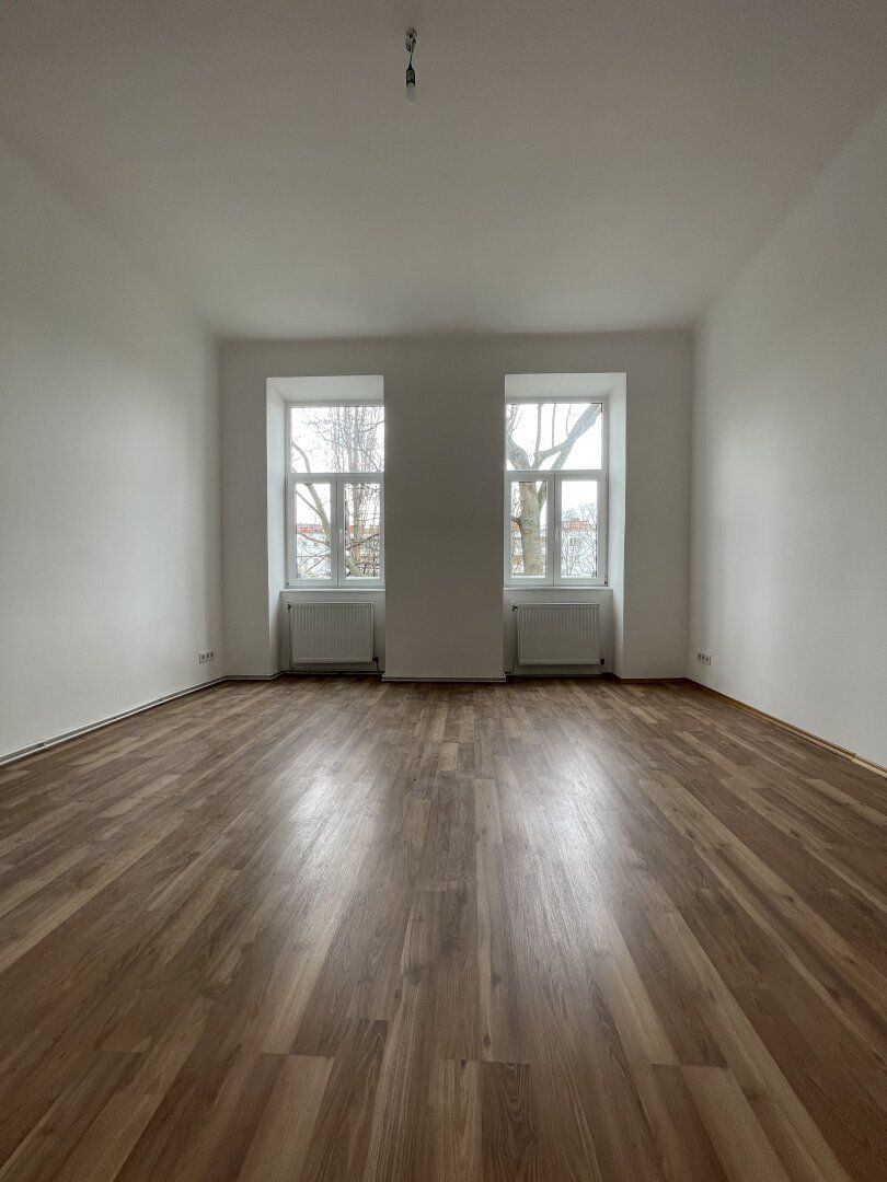 Helle, schöne sanierte 43 m² Wohnung, 2 Zimmer, Einbauküche, zu Kaufen