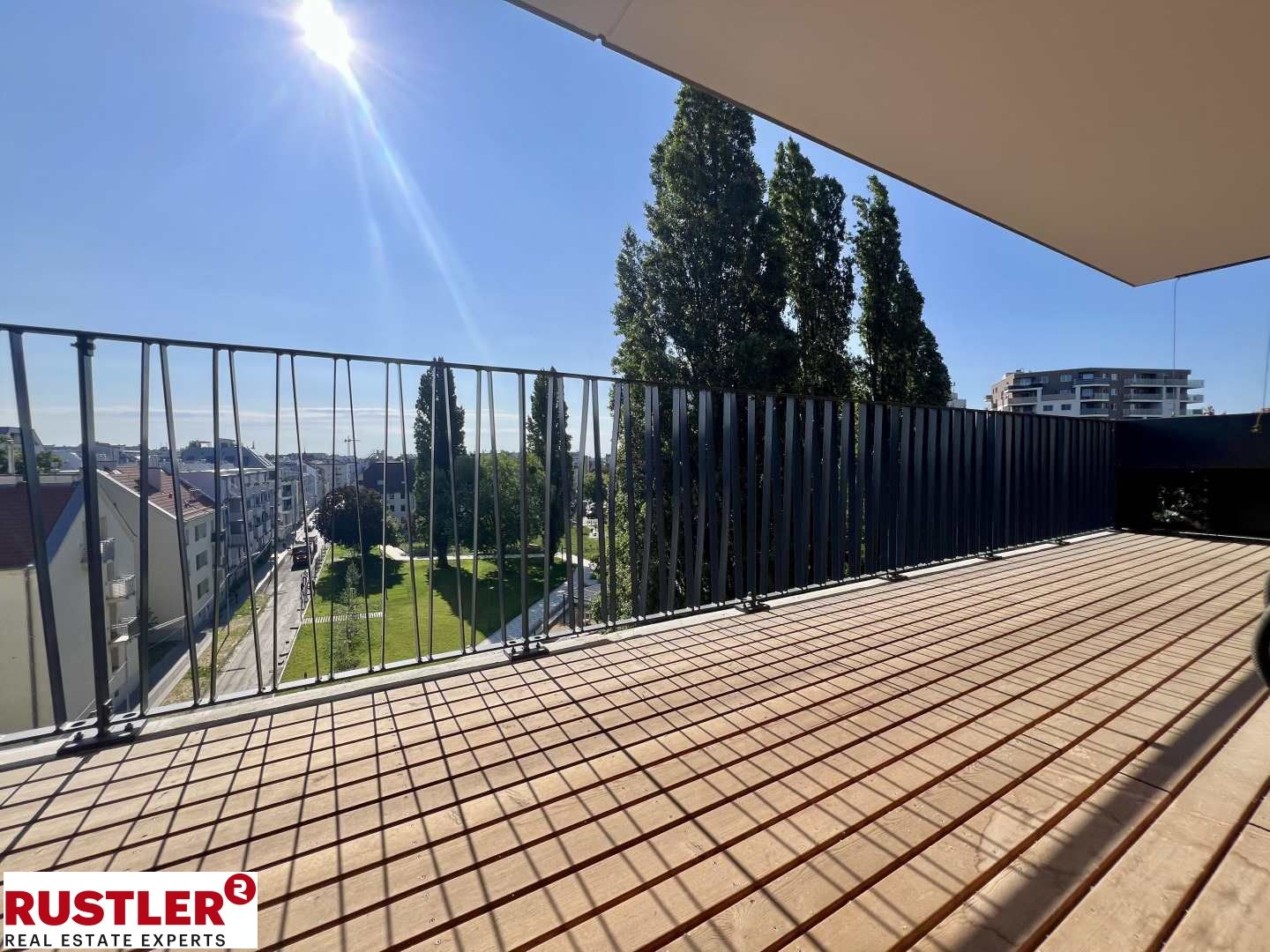 **ATTEMSGARTEN - HOCHWERTIGE 4 Zi WOHNUNG INKL. KÜCHE - 2 TERRASSEN - 2 BÄDER UND FITNESS**