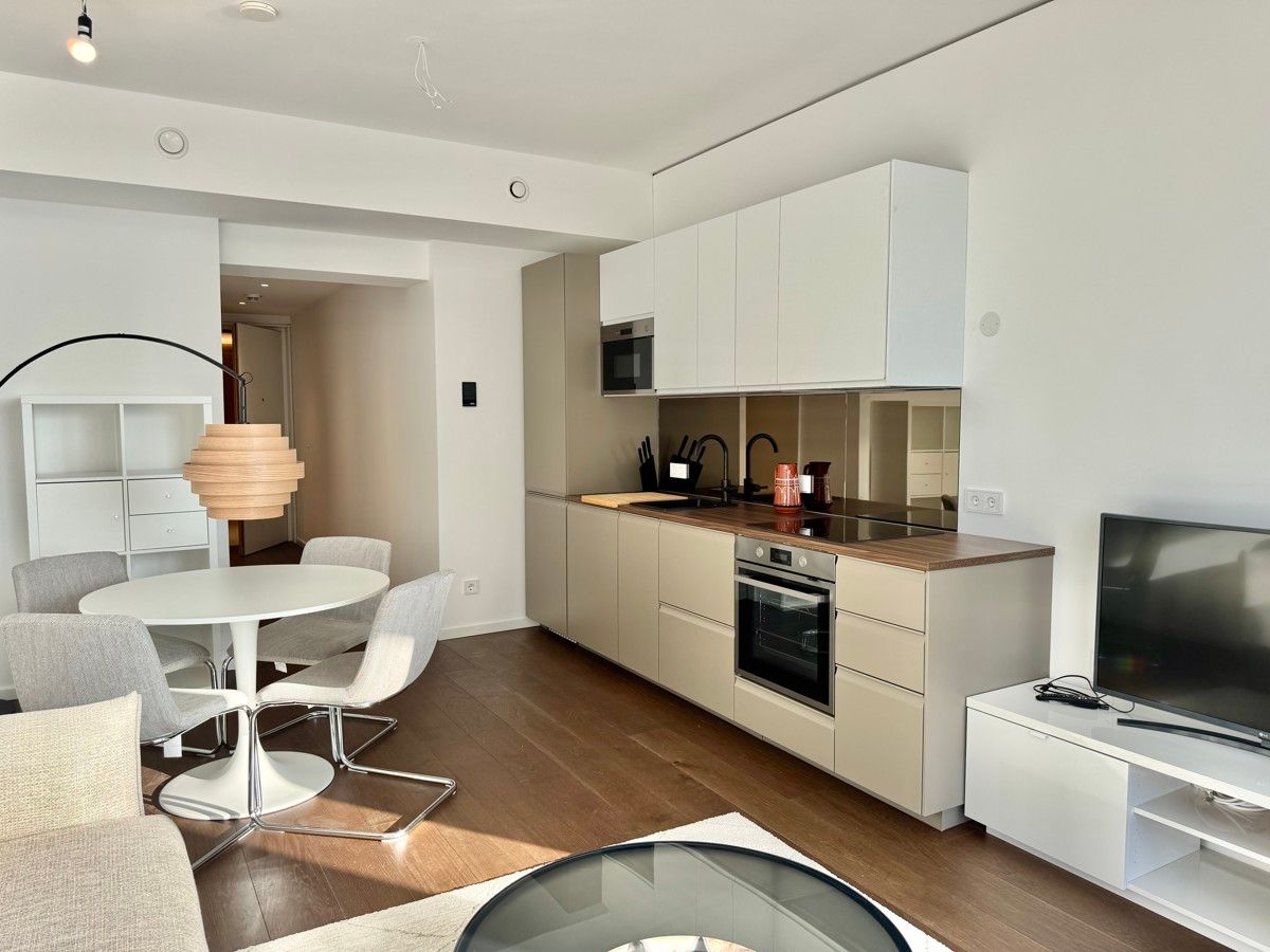 42. Etage! Möbliert - Doorman, Gym, Pool UND den schönsten Ausblick auf Kahlenberg