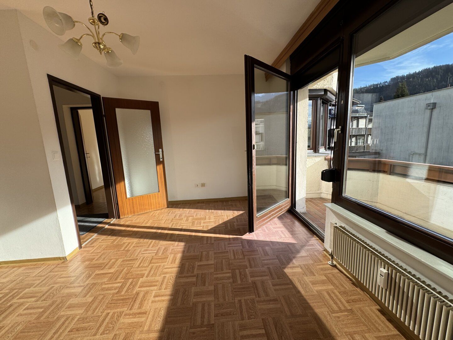 Günstige Wohnung mit Südbalkon und Tiefgarage in Hall - Perfekt für Singles oder Paare!
