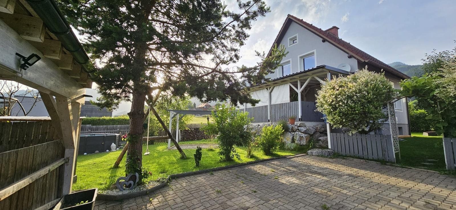 TOLLES EINFAMILIENHAUS mit Terrasse und Carport in AFLENZ KURORT zu VERKAUFEN