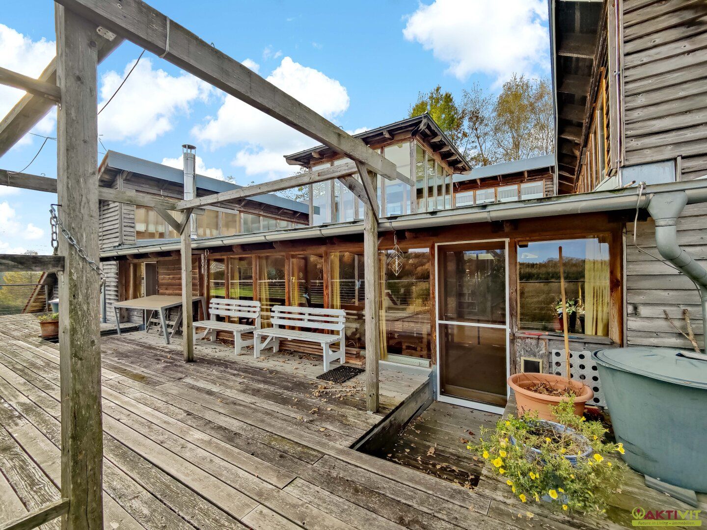 Großzügiges Anwesen, über 690 m² Nutzfläche. - Vielfältige Möglichkeiten in beliebter Lage.