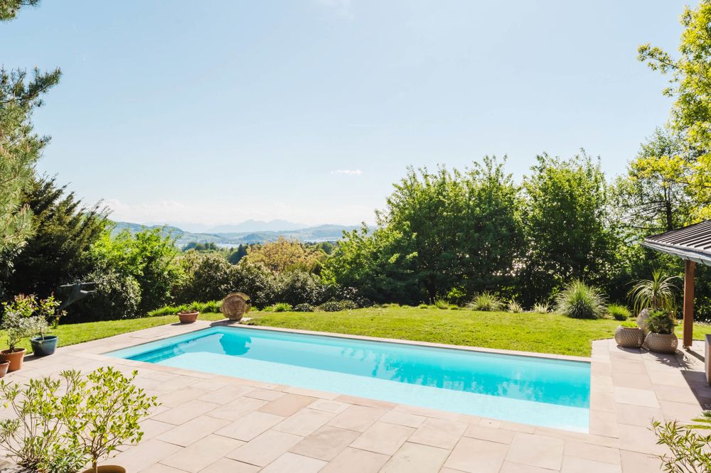 Wohnen mit Weitblick - Traumhaftes Einfamilienhaus mit Pool, Nähe Mattsee
