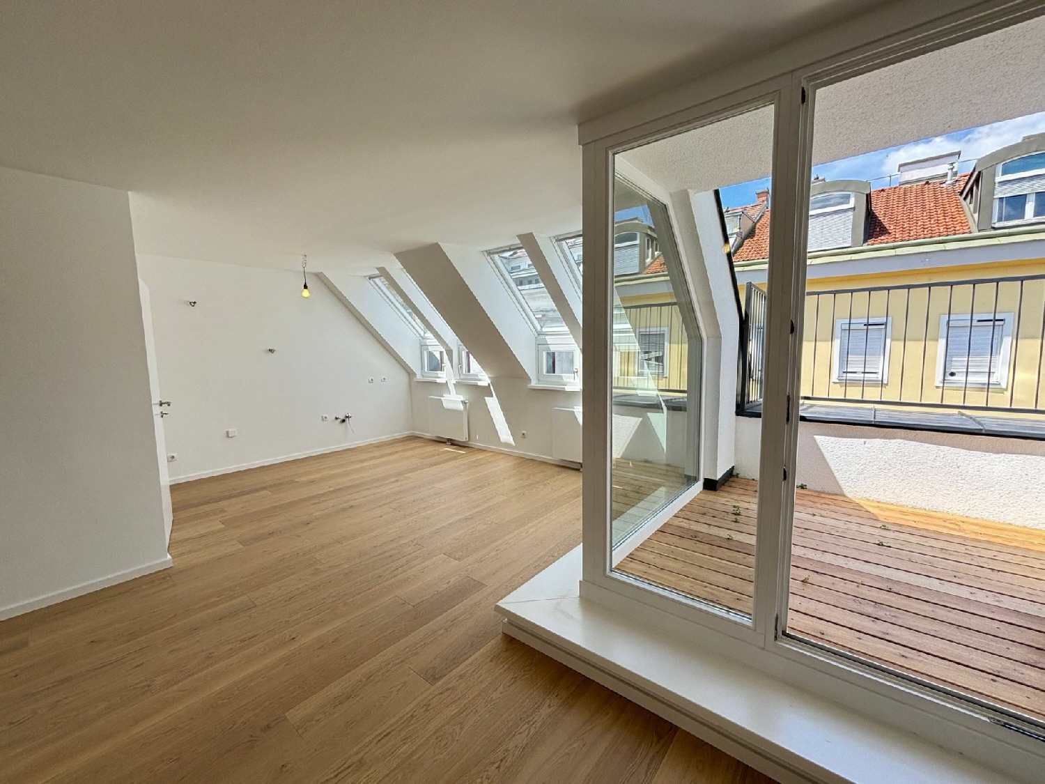 Sonnige Maisonette mit Charme, Terrasse & Garage beim Kutschkermarkt 1180 Wien
