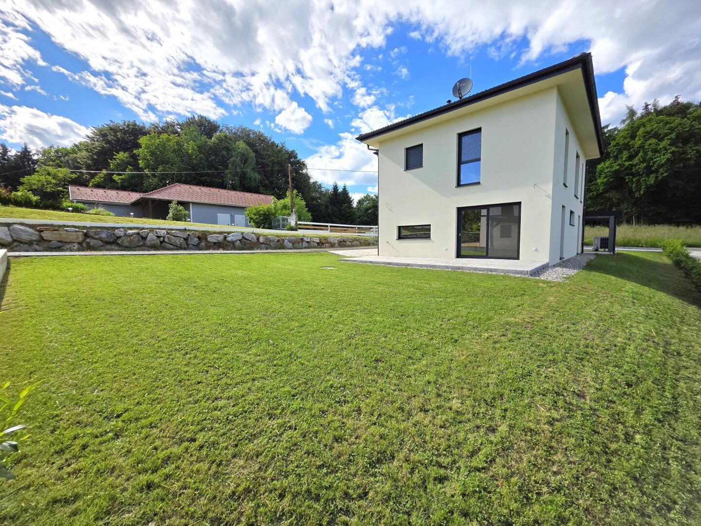 Neubau Einfamilienhaus in schöner Lage!