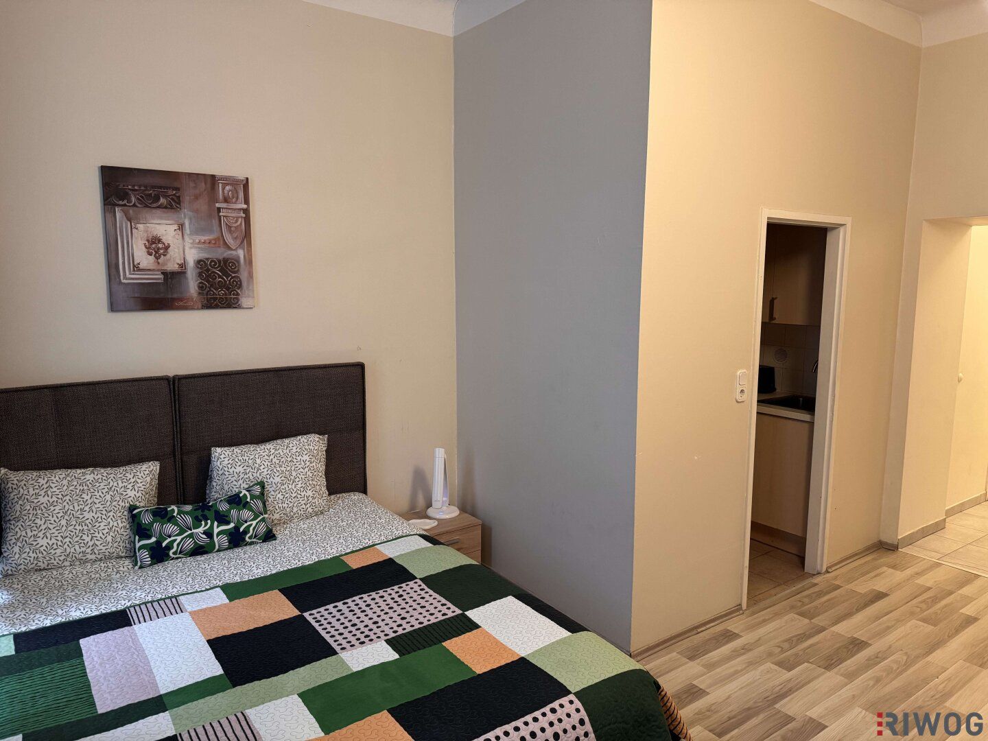 Südwestseitige Altbauwohnung nähe Laubepark - bezugsfertig und möbliert