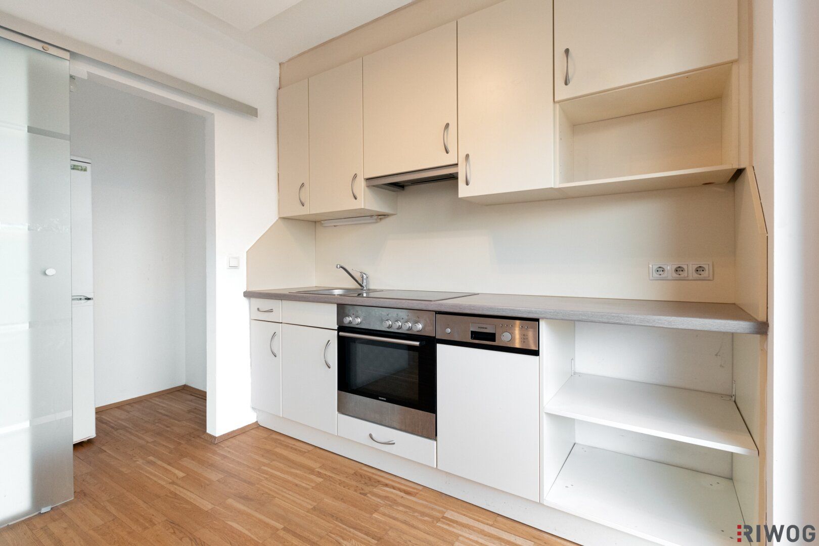 Ruhig wohnen. Urban angebunden. Grün genießen. 2-Zimmer-Gartenwohnung in Hietzing - mit Garagenstellplatz - Vista 3