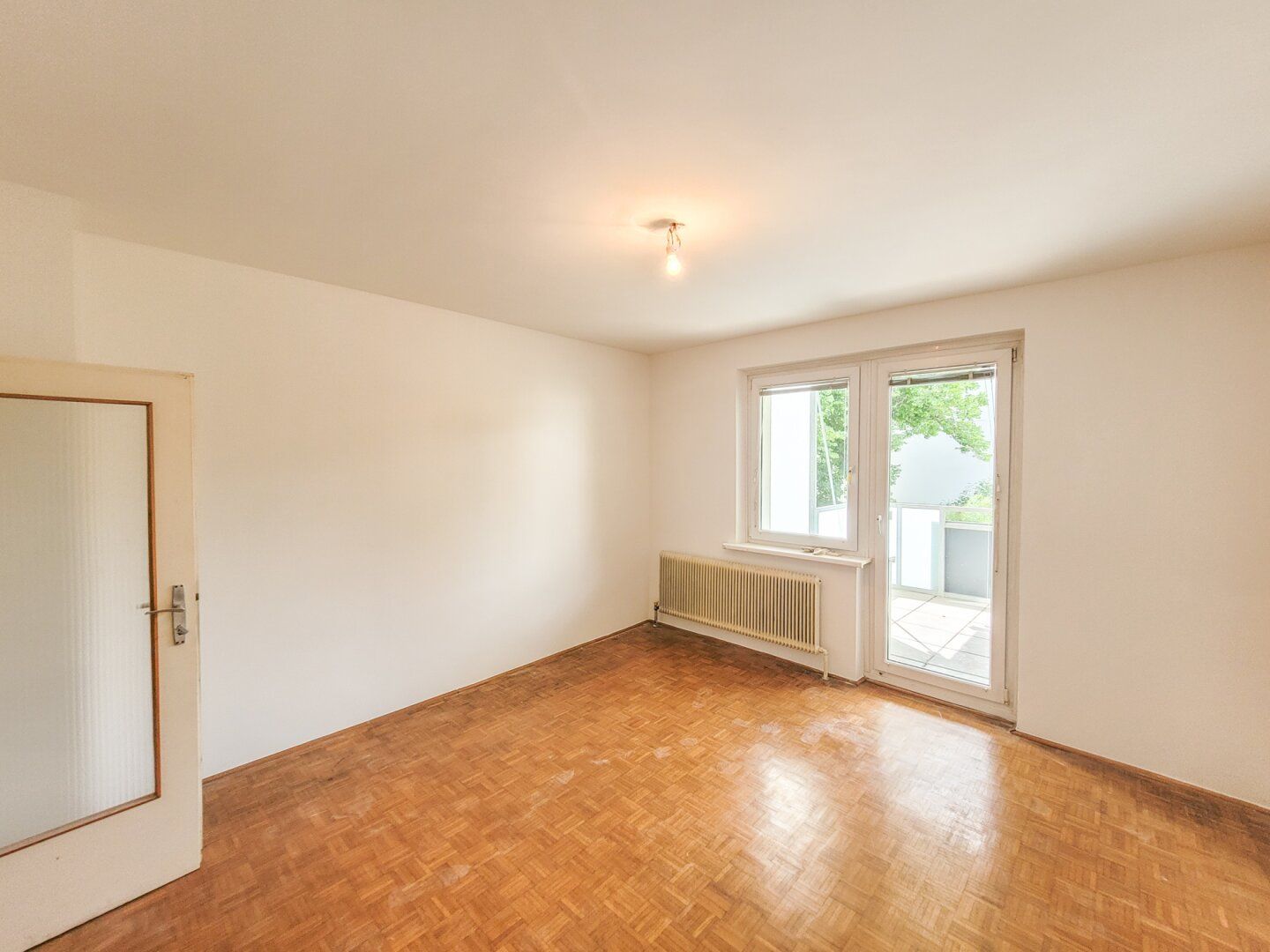 PROVISIONSFREI VOM EIGENTÜMER! SUPER 2-ZIMMER WOHNUNG MIT SÜDSEITIGER LOGGA NÄHE U4!