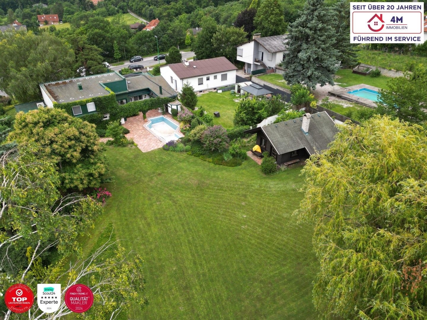 NEUPREIS -Familienvilla mit ausserordentlich großem Garten,Pool und Teich