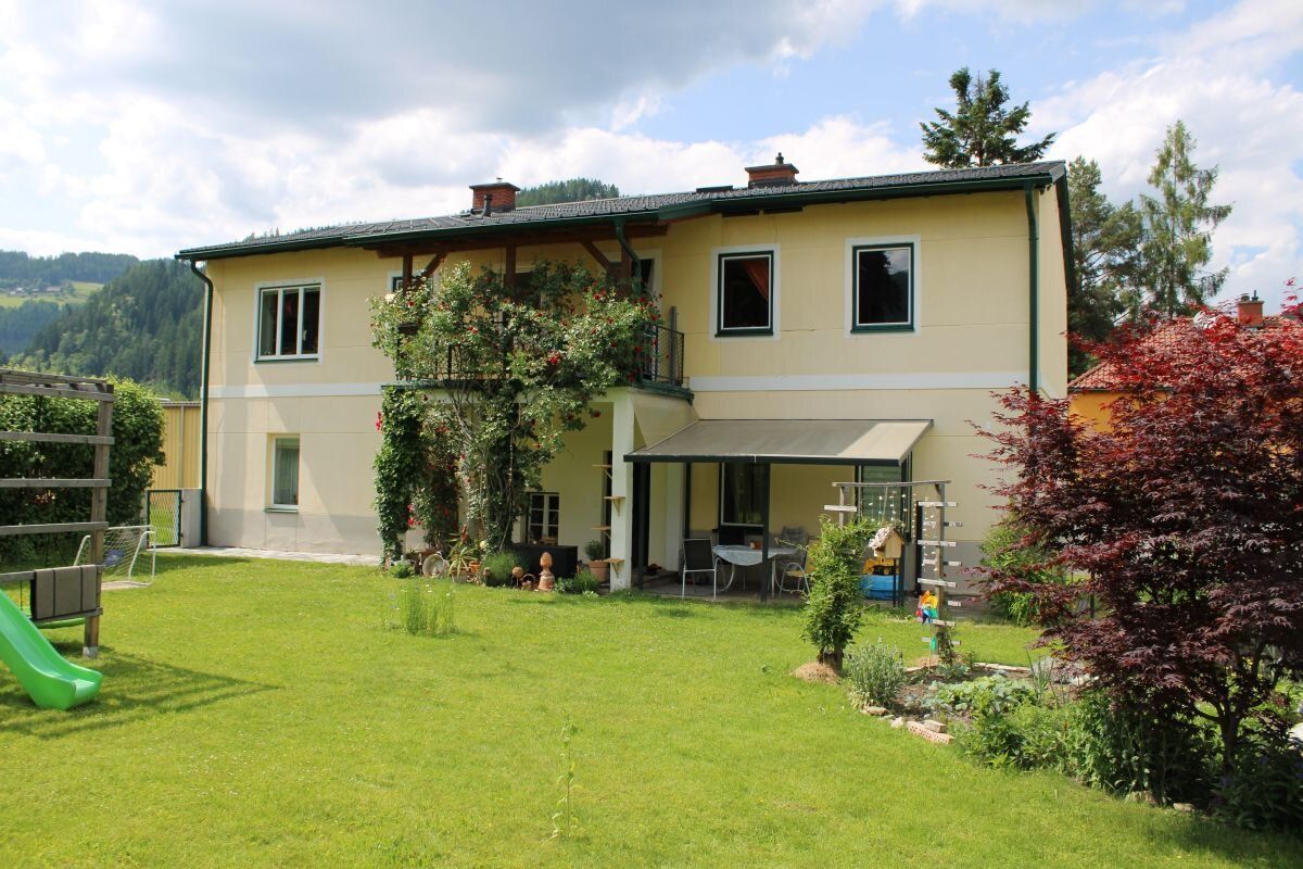 Charmantes Ein- / Zweifamilienhaus mit Garten in Ruhelage in Sankt Barbara - Sanierung des Kellers notwendig!