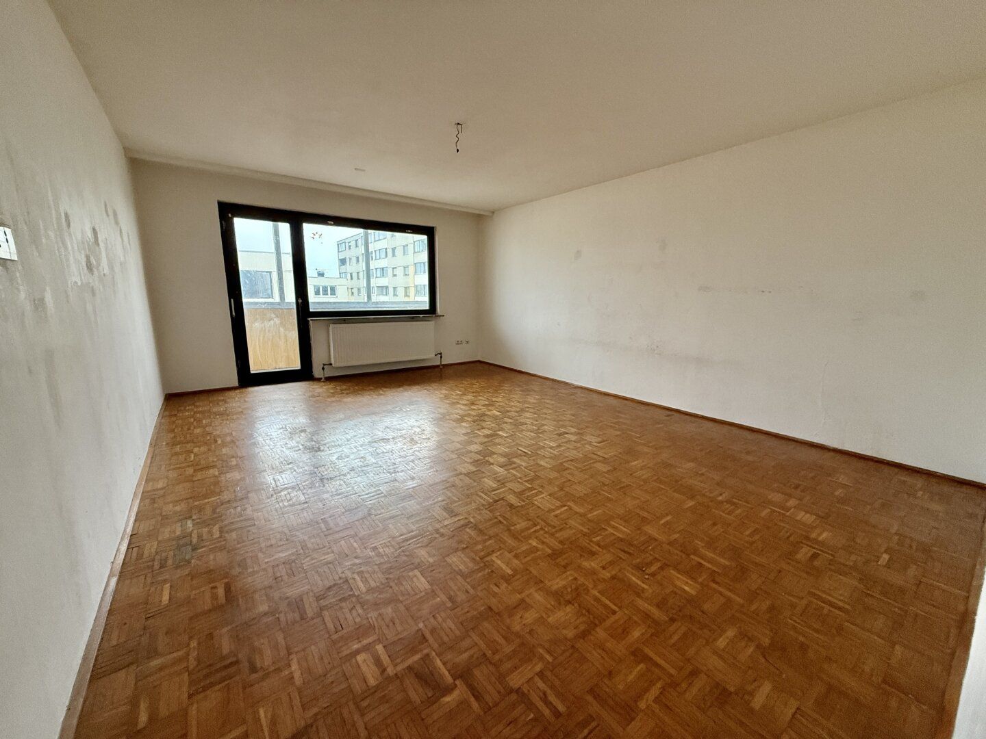 Renovierungsbedürftige 87m² Wohnung mit Loggia in TOP Lage