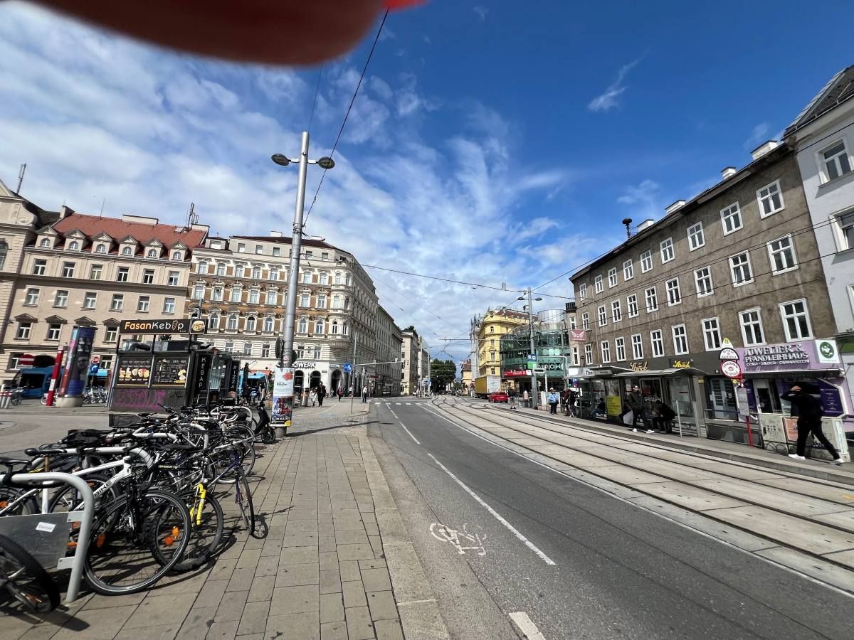 Sehr schöne- Altbauwohnung mit 4 Zimmer vis a vis Fasanplatz