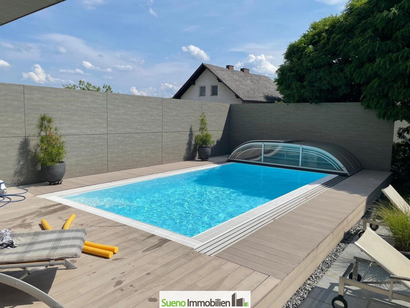 TOP Wohnhaus mit 2 (ev 3) Einheiten samt Pool, Garage und 1 Geschäftslokal