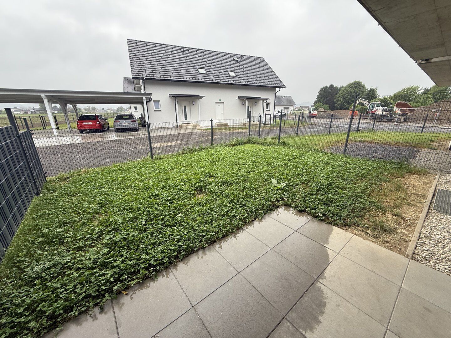 Neuwertige Erdgeschosswohnung mit Garten und Terrasse in Straß - Jetzt mieten!
