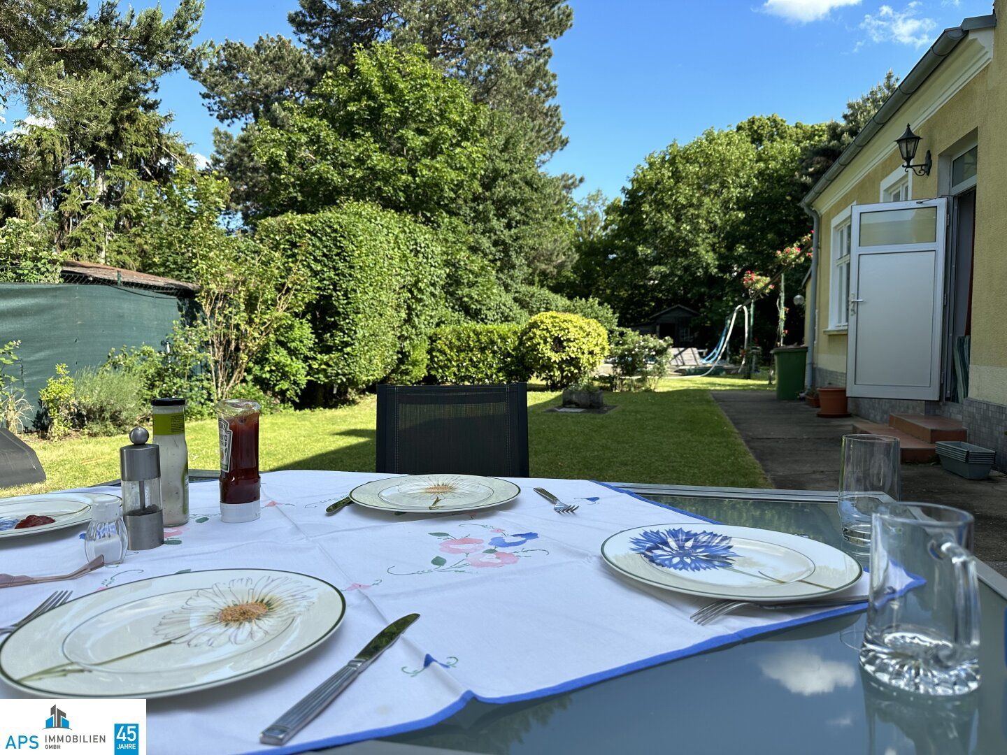 Herrliche Altbauvilla - absolute Grünruhelage - 190 m² Wfl. - 1.100 m² Garten mit Pool