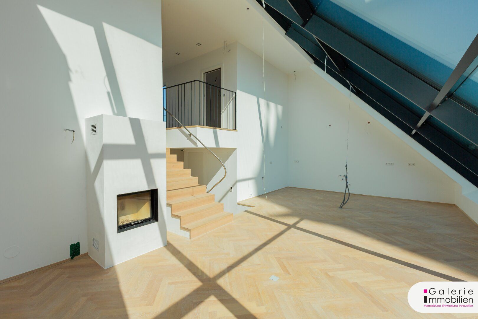 Spektakulärer Blick - Erstbezugsmaisonette im Stilaltbau - große Terrasse - Garage im Haus