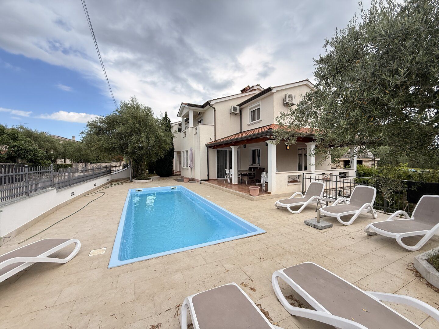 Großzügiges Apartmenthaus in Poreč mit Garten, Solar, 11 Zimmern & 3 Terrassen! - Ansicht 4