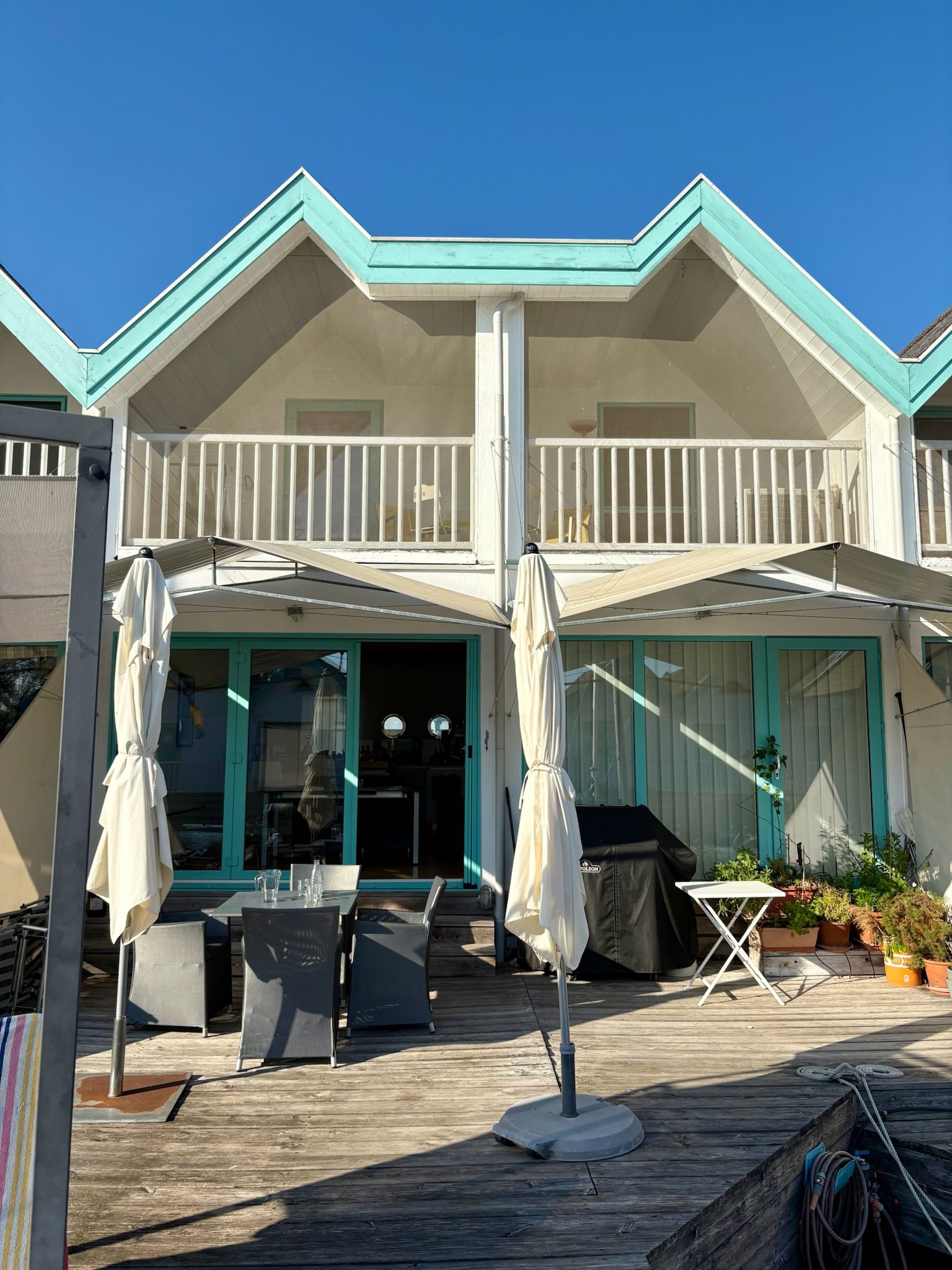 Neusiedl am See: Charmantes Seehaus mit privatem Steg und Bootsanlegeplatz