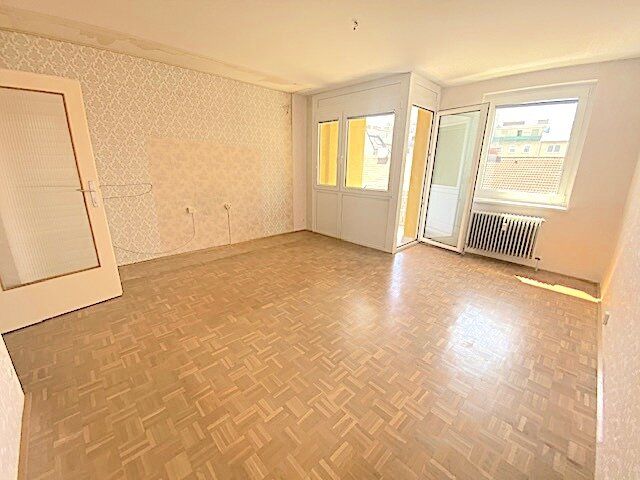 NEUER PREIS! PROVISIONSFREI VOM EIGENTÜMER! UNSANIERTE 3-ZIMMER WOHNUNG MIT LOGGIA BEIM COLOSSEUM21!