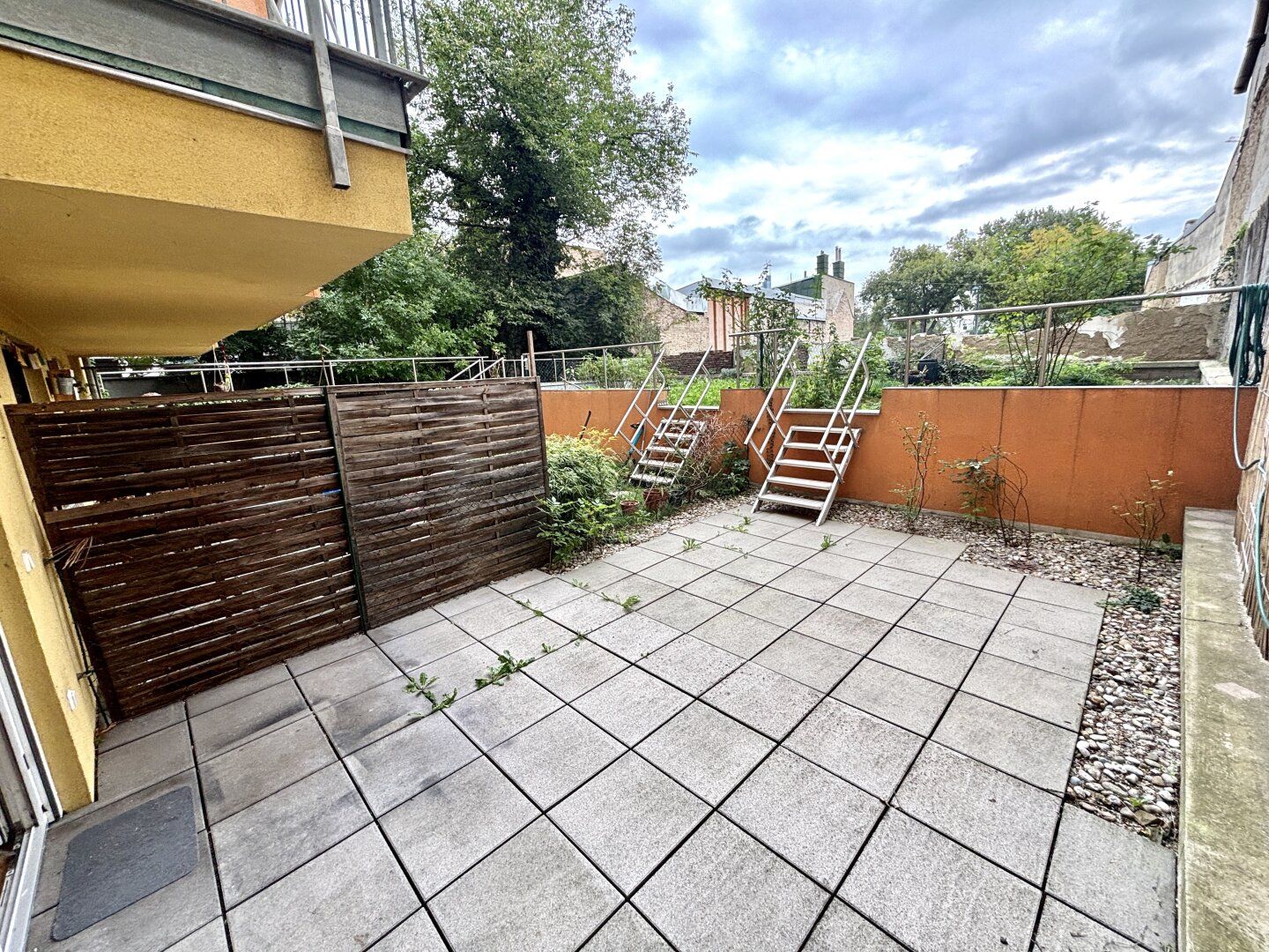 Moderne Gartenwohnung in 1200 Wien - Urbanes Wohnen mit eigener Grünoase nahe U-Bahn