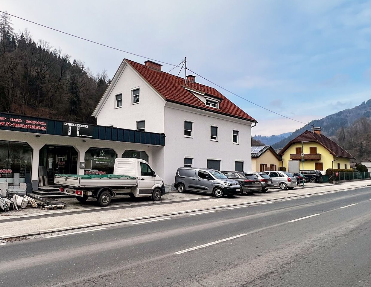 Investmenthit: Eigentumswohnungen mit renovierter Geschäftsfläche zu verkaufen!