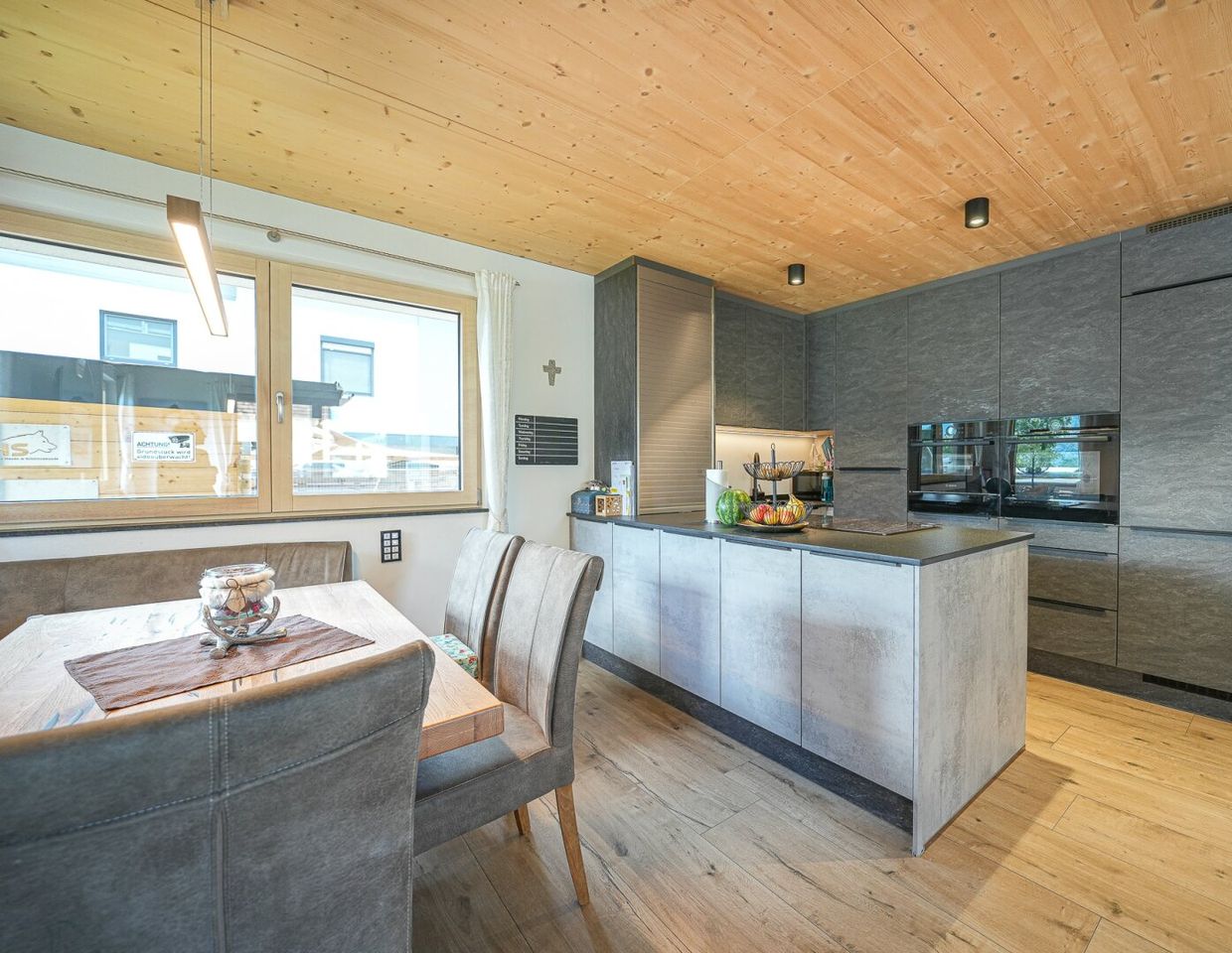 JENBACH - MODERNE 4-ZIMMERWOHNUNG MIT TERRASSE UND GARTEN ZU VERKAUFEN