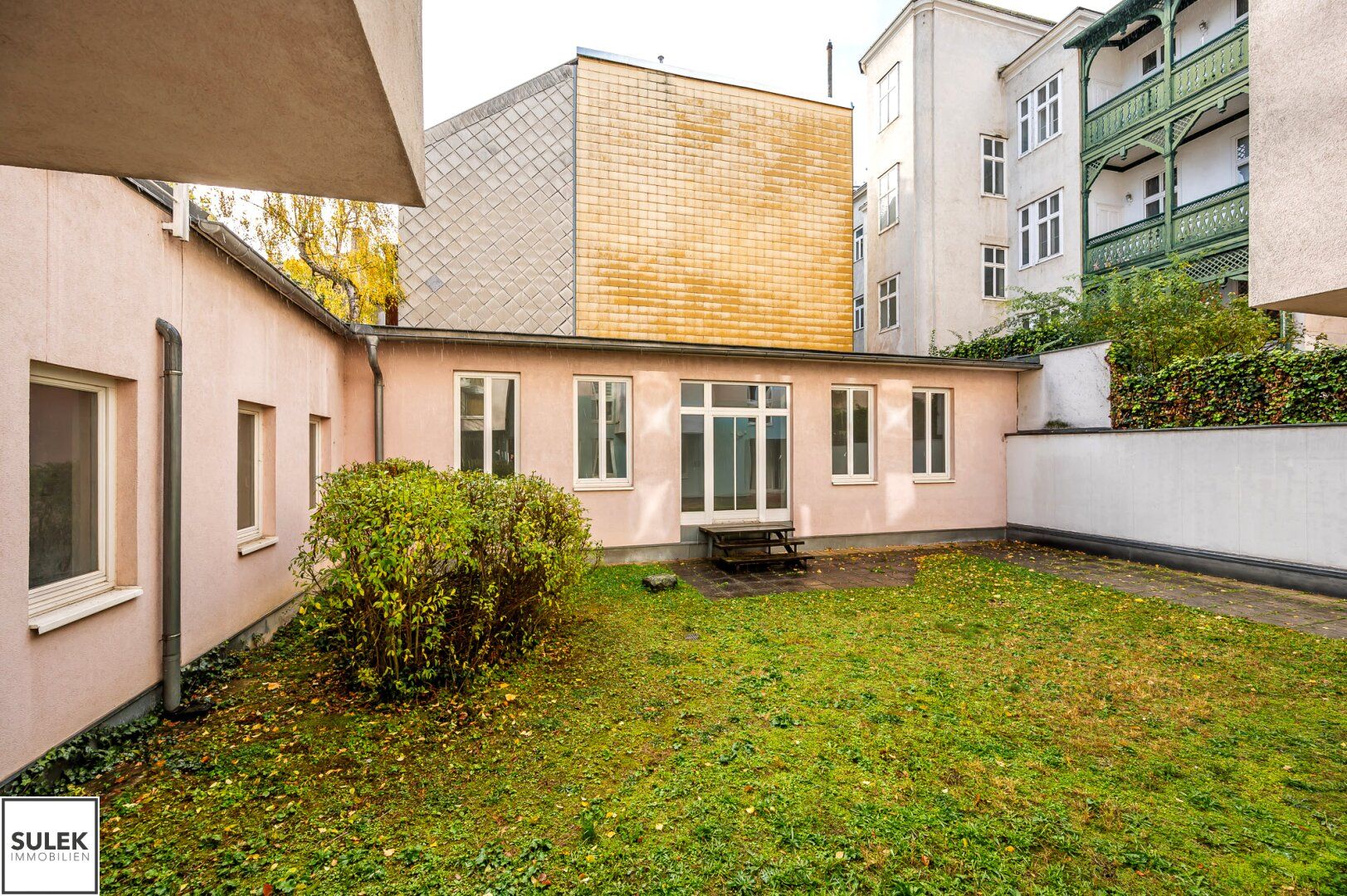 ** ab sofort: ein rd. 238 m² großes Geschäftslokal mit großer Straßenfront, 5 Räume ** - Mehr