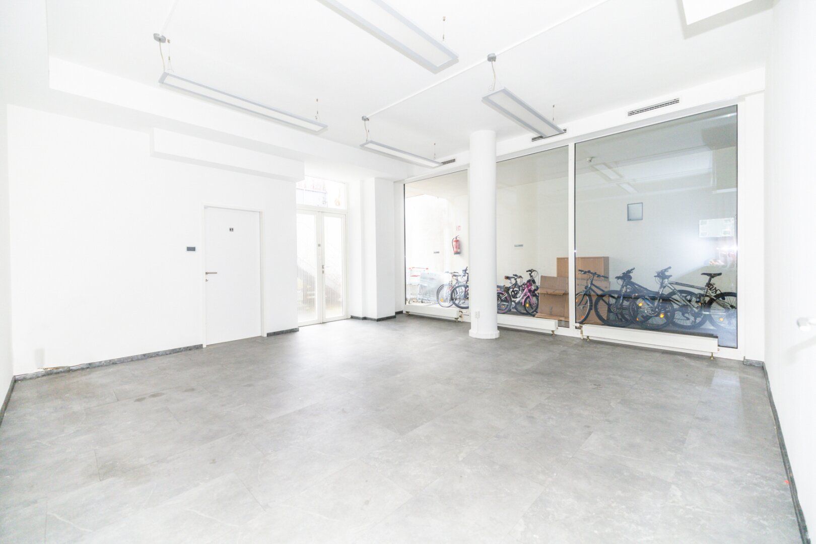 PROV. FREI ZENTRALES GESCHÄFTSLOKAL I HOHE PASSANTENFREQUENZ I KLIMATISIERT & LICHTDURCHFLUTET I BESTLAGE I MODERN SANIERT I PROJEKT WOHNEN I - Ansicht 4