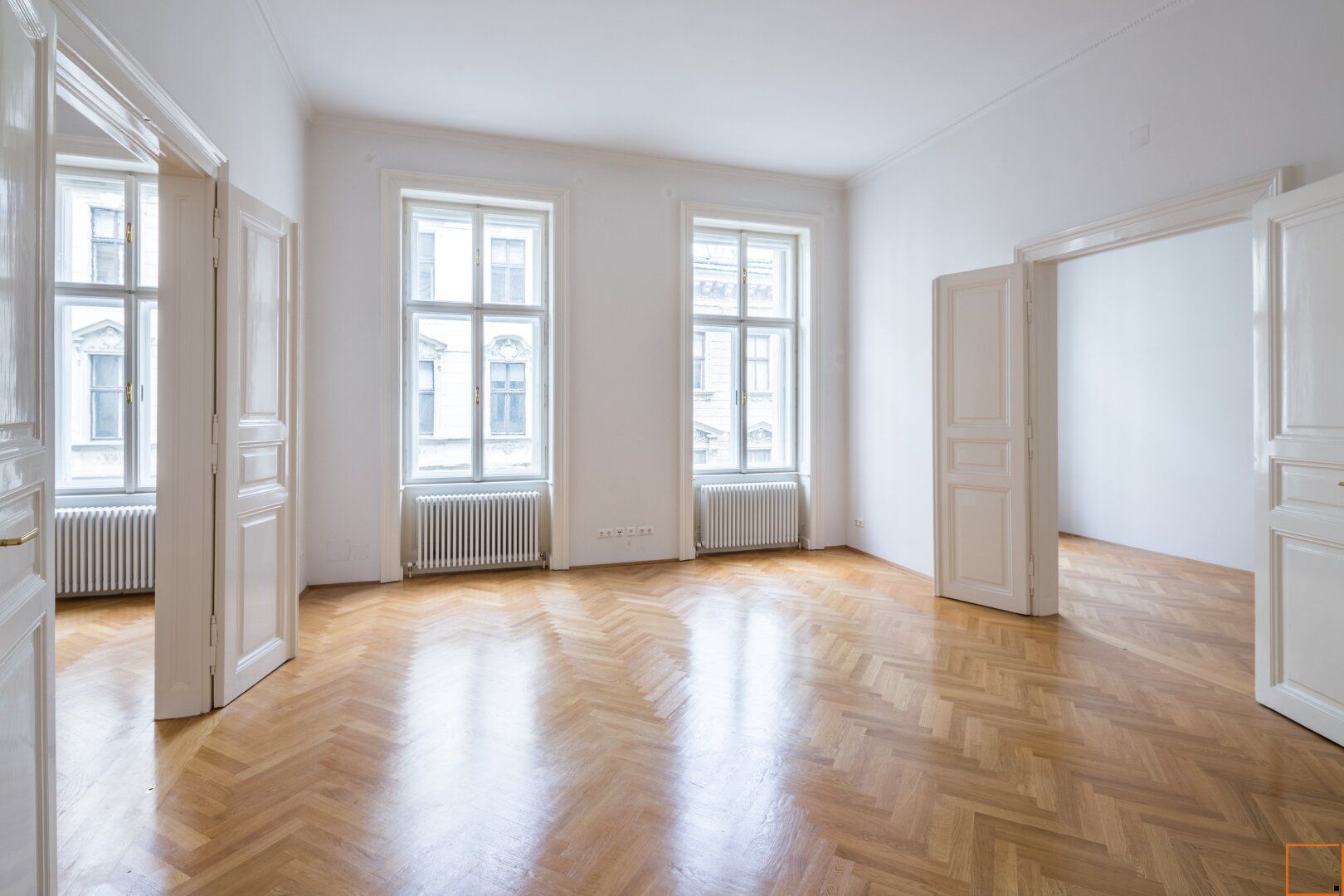 Votivkirche: Stilaltbau mit 3 Schlafzimmern und kleinem Balkon in herrschaftlichem Gründerzeithaus