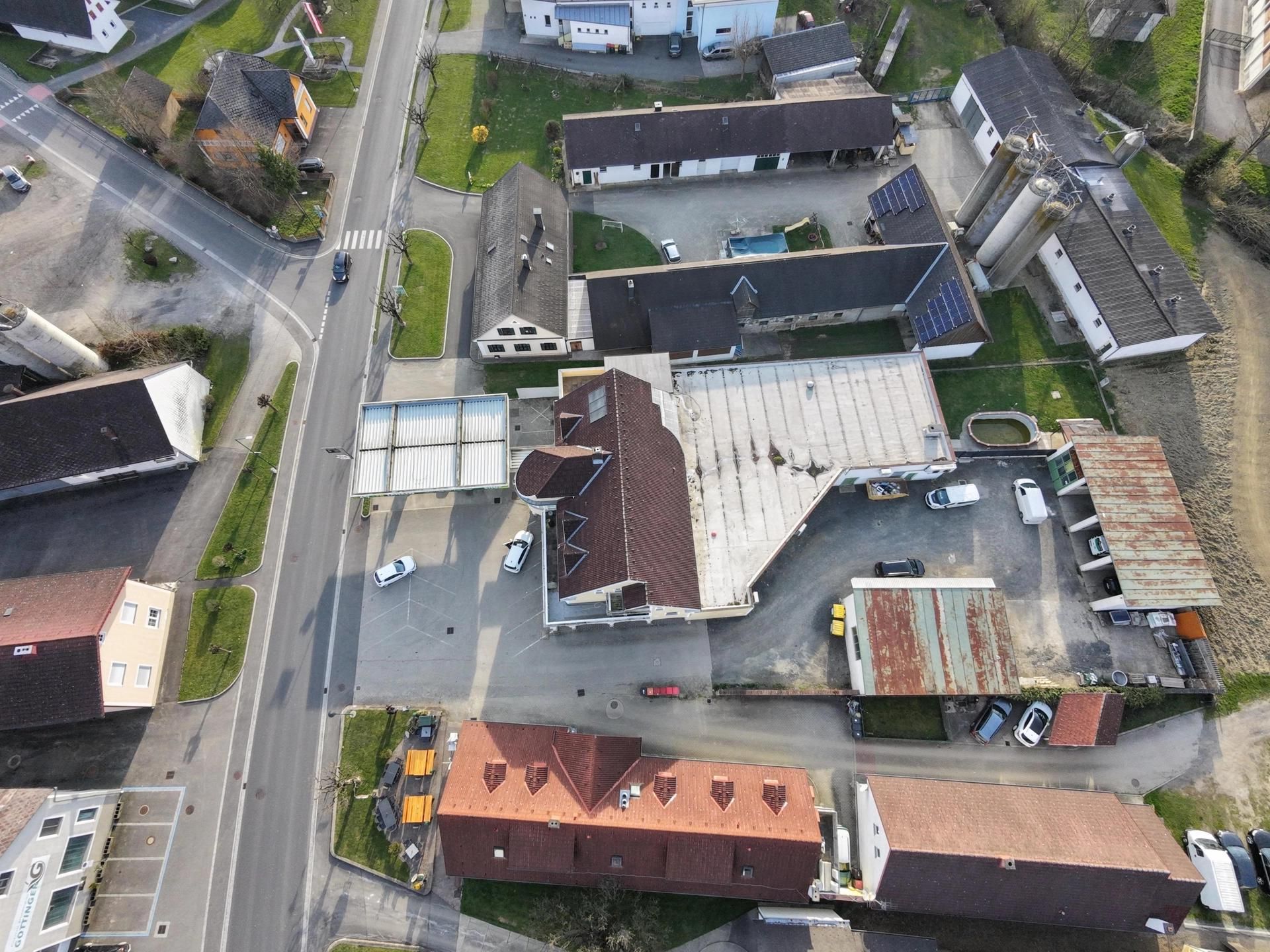 Gebäude mit Lager, großem Grundstück, Tankstelle und Wohnung in bester Lage (Provisionsfrei) - Ansicht 3
