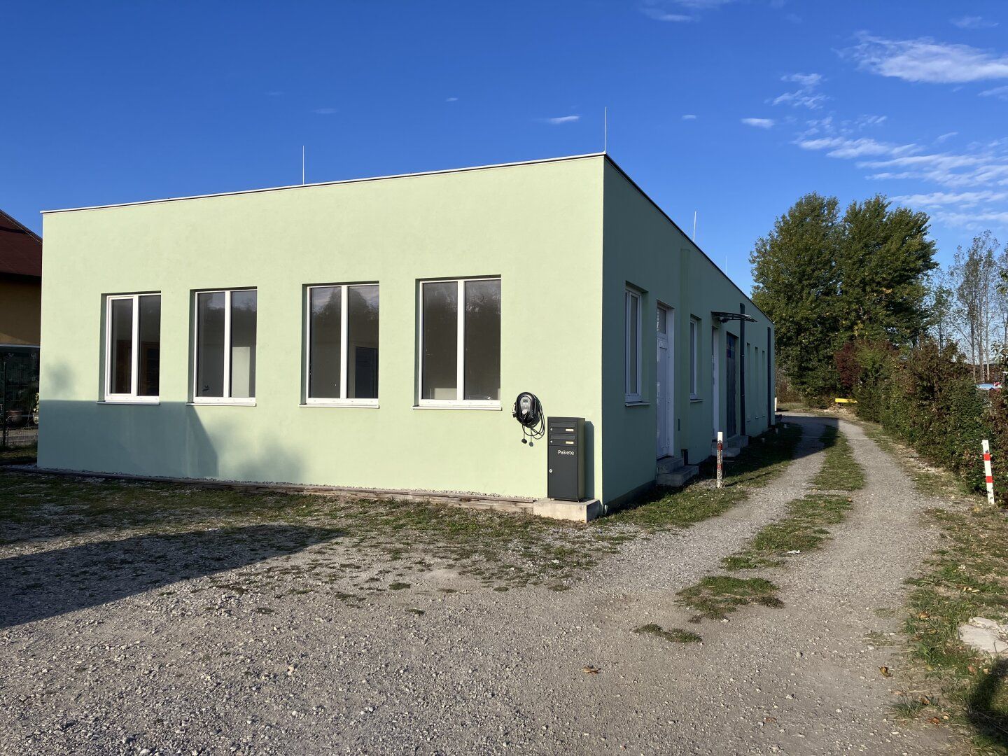 Betriebsstandort mit großzügiger Werkstättenhalle und Büroflächen auf 3.500 m² Industriegrundstück - Ansicht 3