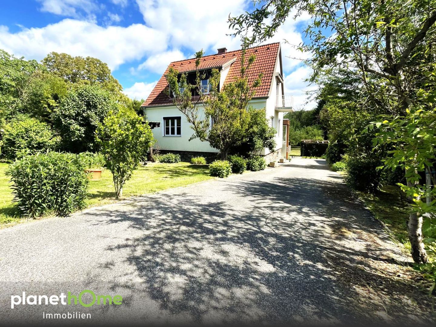 -RESERVIERT- Landhausidylle mit großem Bauerngarten - Naturverbunden und zentral gelegen!