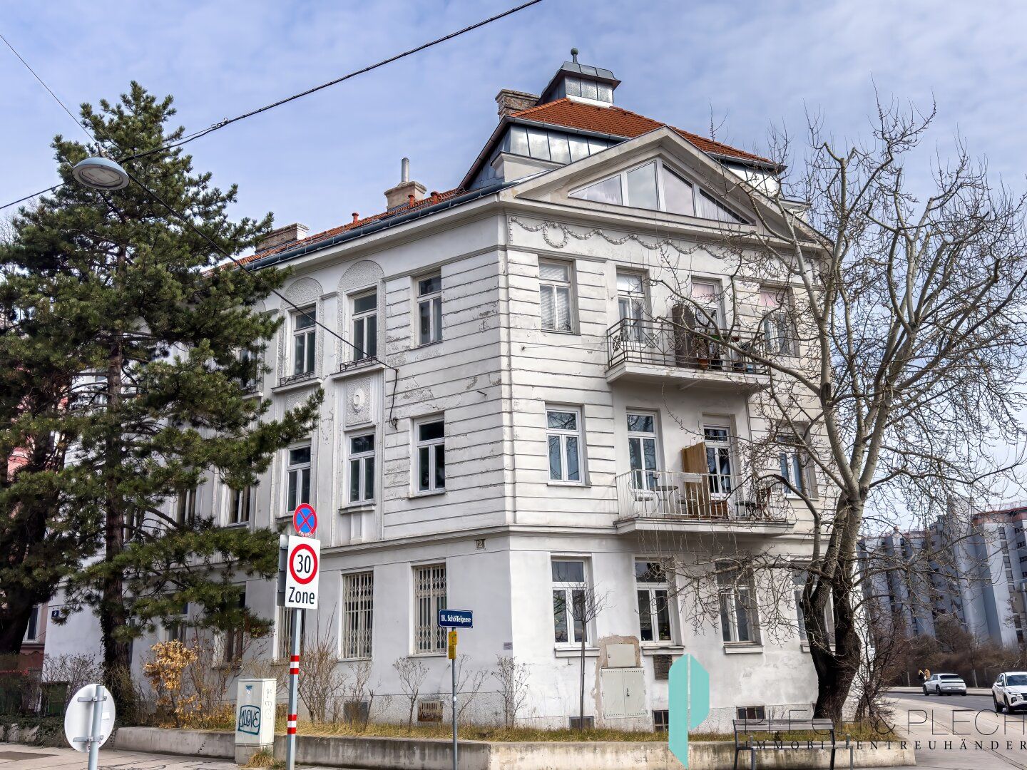 Sanierungsbedürftige 2 Zimmerwohnung - 1. Stock mit Lift