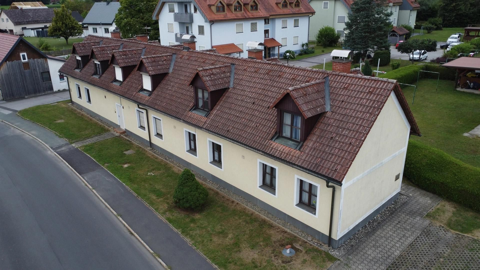 MEHRPARTEIENHAUS MIT ENTWICKLUNGSPOTENZIAL (Provisionsfrei)