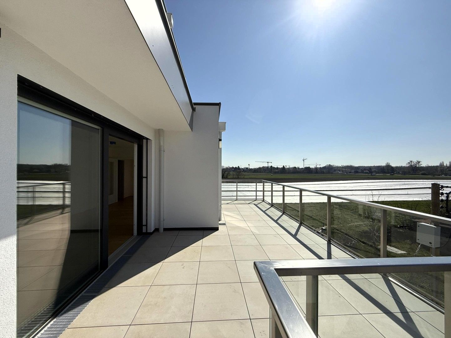 Drei Zimmer-Terrassenwohnung für einen guten Start ins Leben // Three-rooms terrace apartment for a good start in Life //