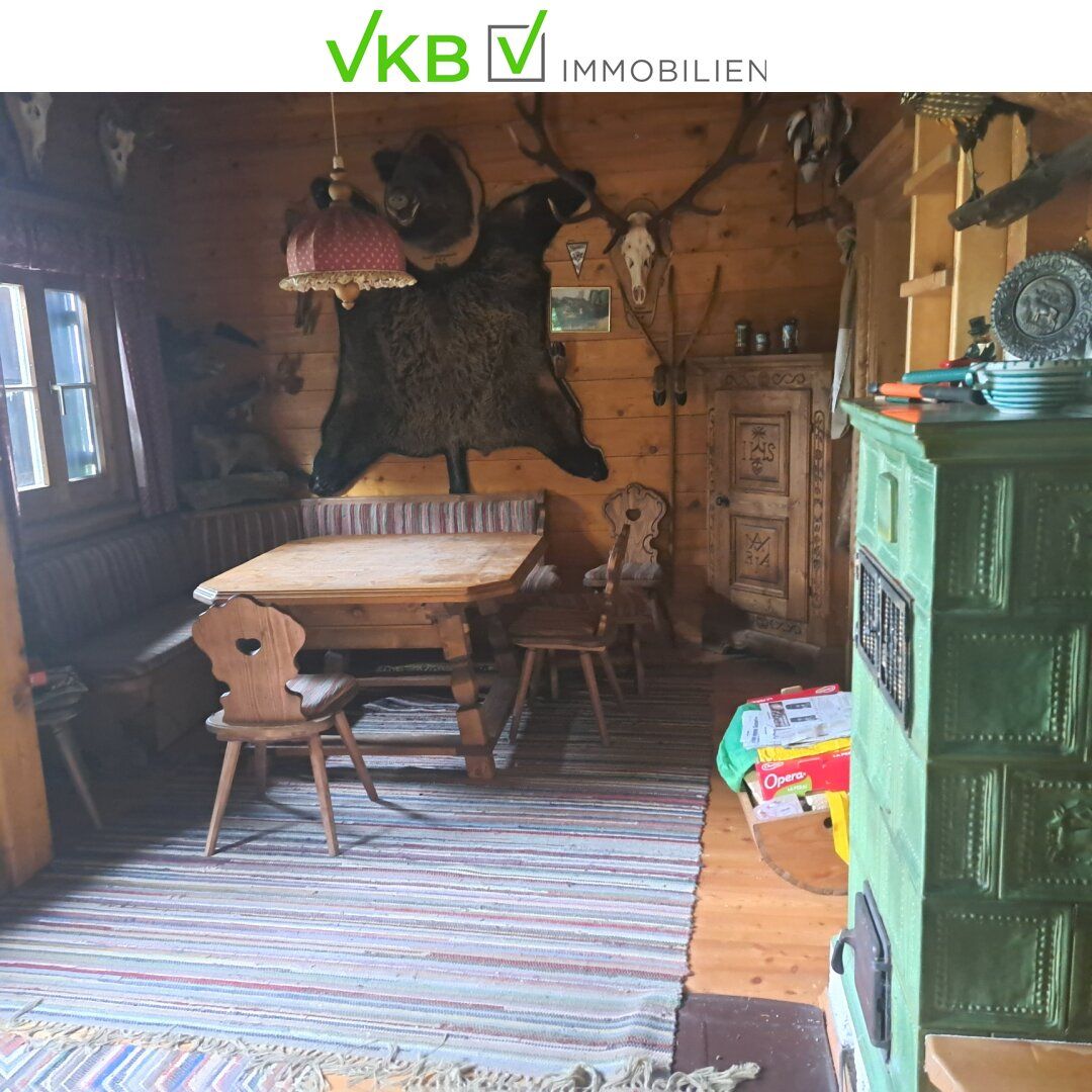Schörfling am Attersee: Holzblockhaus-Ferienhaus auf Baugrundstück in erhabener Lage über dem Attersee!