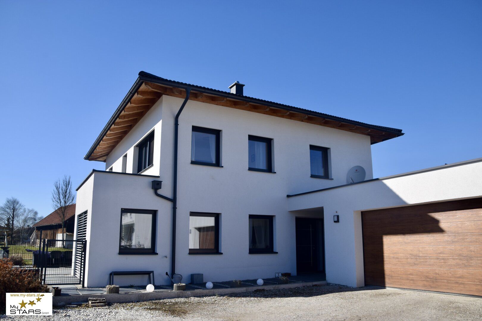 Neuwertiges Einfamilienhaus in Überackern - 5 Zimmer, Garten & Garage - Ihr Traum wartet!