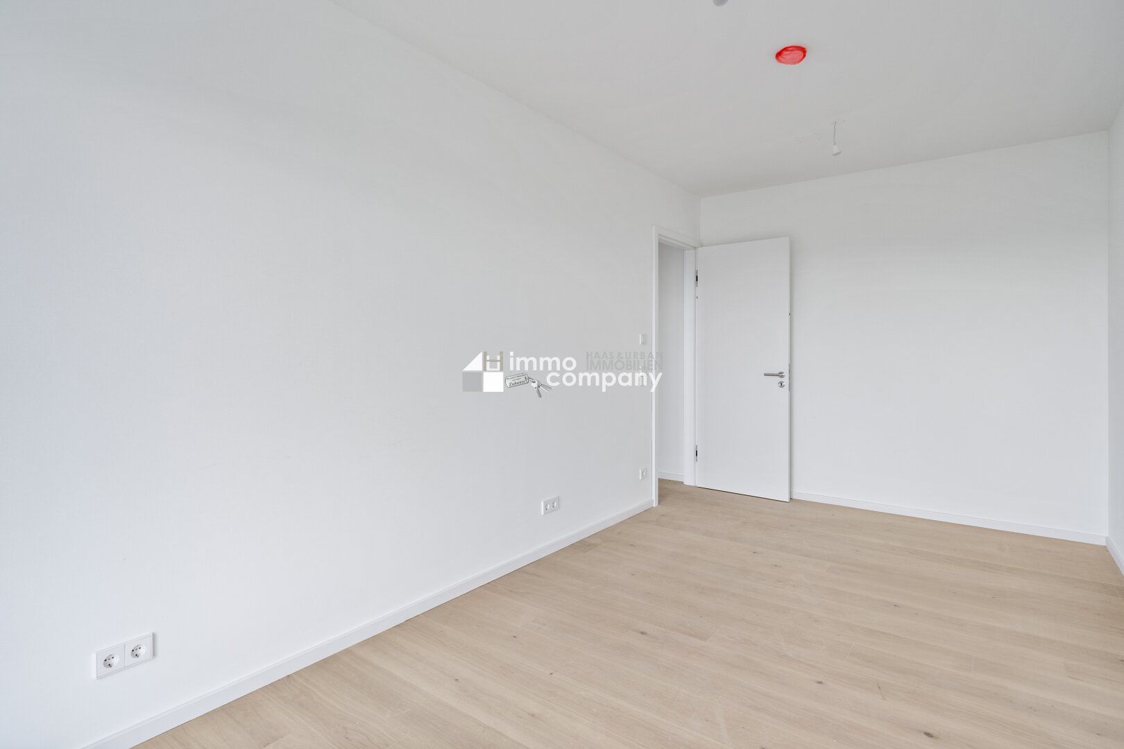 Luxuriöse Wohnung mit 32 m2 großem Balkon und Stadtblick in einem neuen, mehrstöckigen Premiumgebäude + Tiefgaragenplatz! 2. Bezirk. U2