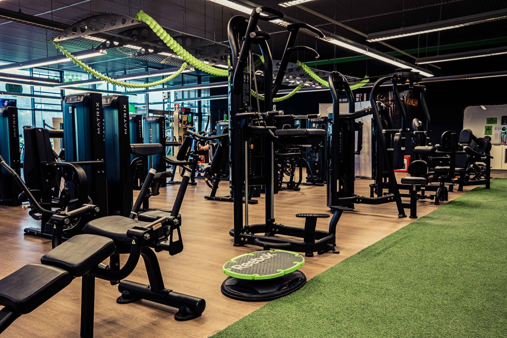 Nachfolger gesucht! Gut geführtes Fitnessstudio sucht neuen Betreiber ...! inkl. sämtlicher Sportgeräte, Gastro, Mitglieder Übernahme uvm. - Ansicht 2