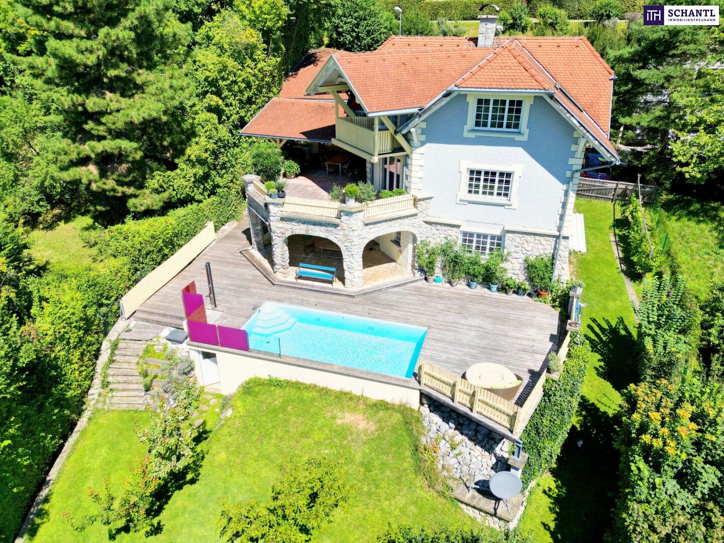 RIESIGER POOLBEREICH MIT AUSBLICK ÜBER GRAZ!! Exklusives Einfamilienhaus in Eggenberg mit Pool, XXL-Terrasse & Traumgarten - Ihre private Oase in Graz!