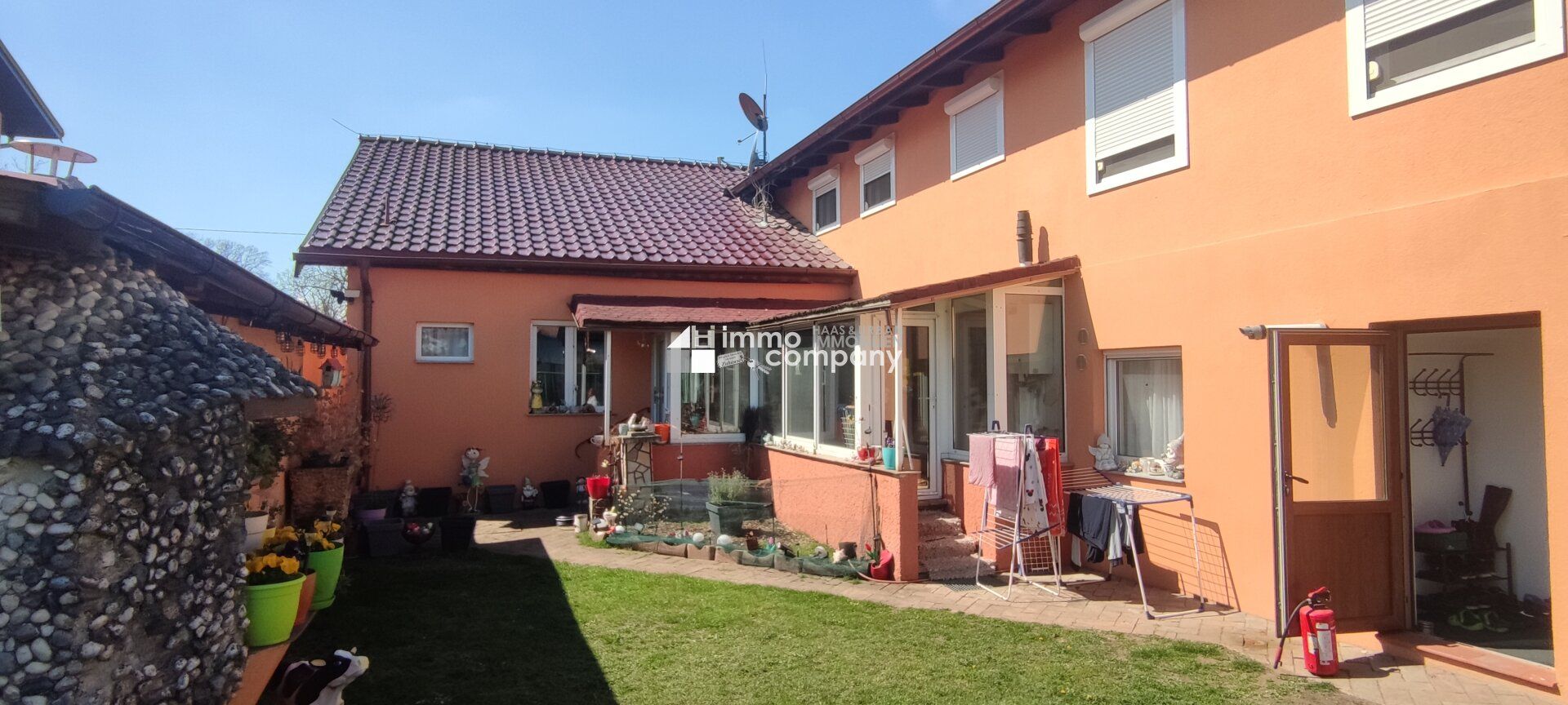 Ihre Wohlfühloase in Strasshof an der Nordbahn - Mehrfamilienhaus - 9 Zimmer - Garage - 2 seperate Wohneinheiten - für 649.000 €
