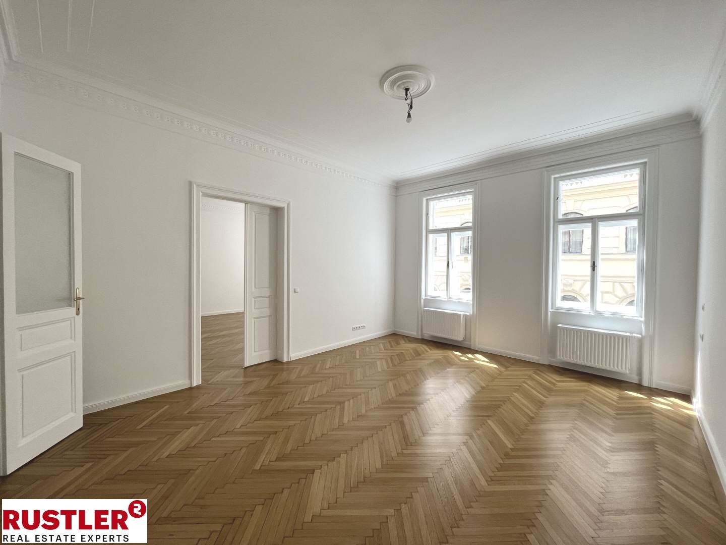 Sanierte Altbauwohnung bei der Mariahilfer Straße - 6 Zimmer + Balkon