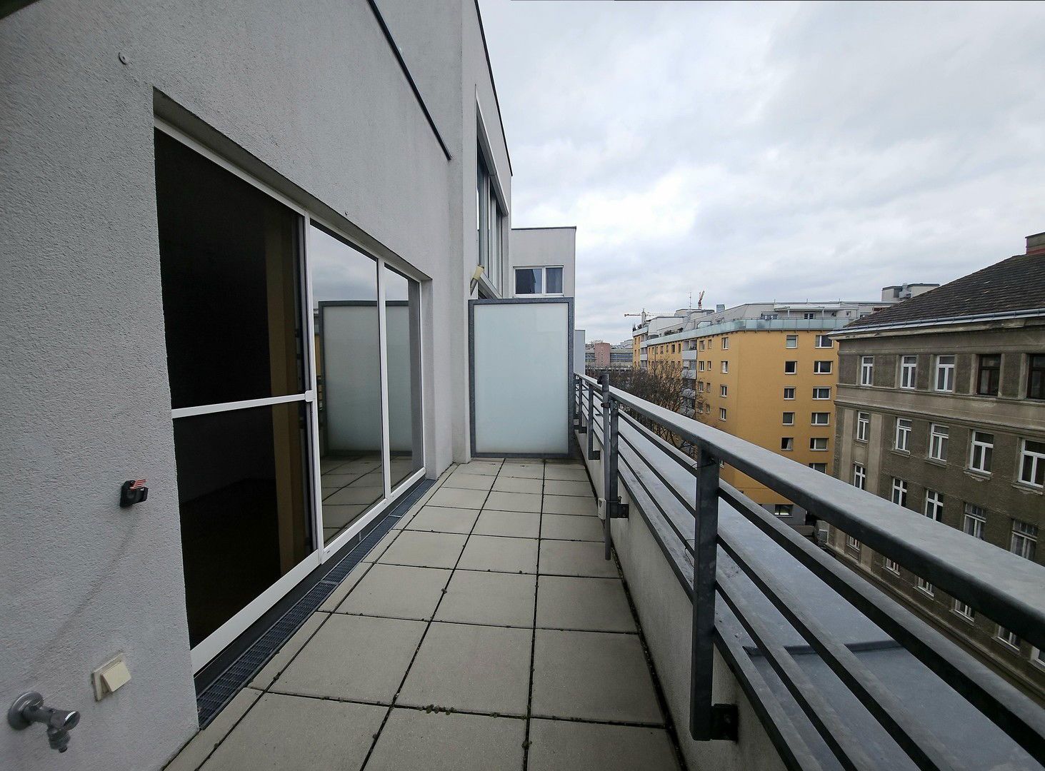 Dachterrassenwohnung auf 2 Ebenen mit Klimaanlage und ohne Dachschrägen