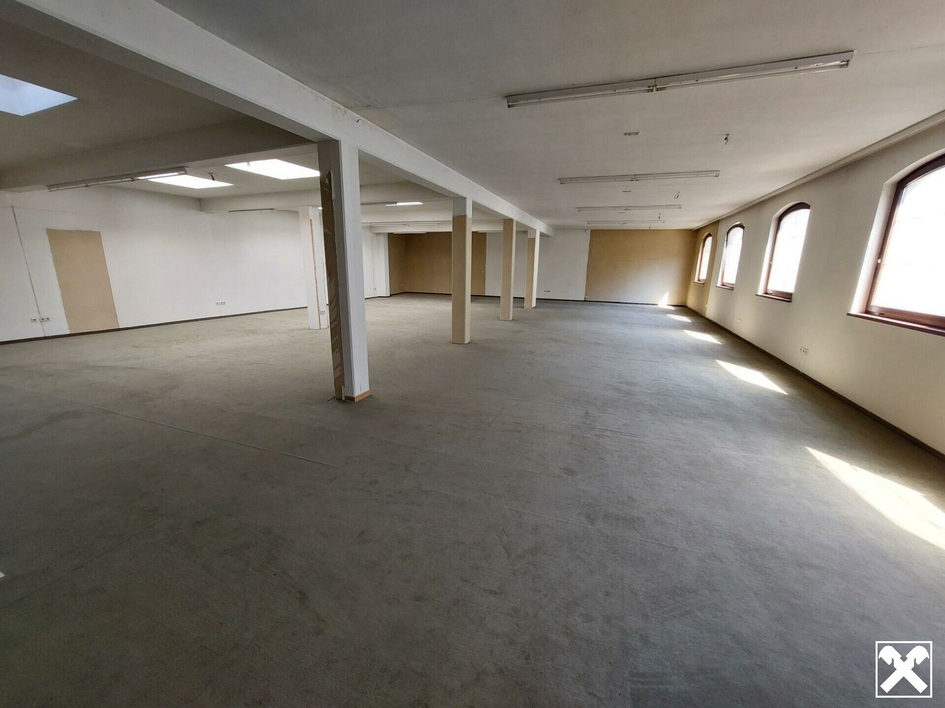 Bestandfreies Geschäftshaus mit Wohnmöglichkeit im historischen Zentrum von Hainburg! - Mehr