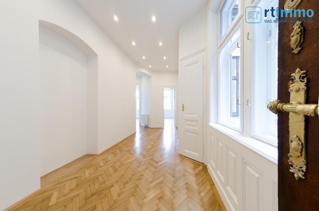 RARITÄT: 2 ZIMMER - BALKONWOHNUNG IM WUNDERSCHÖNEN STILALTBAU