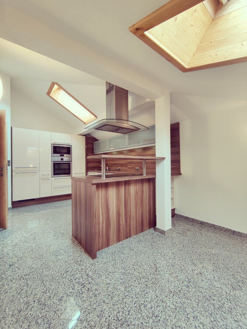 Kolsass - Interessante, großzügige 3 Zimmerwohnung