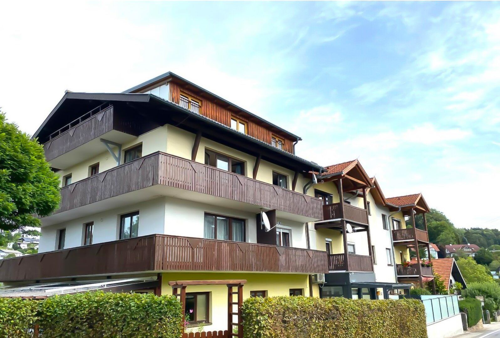 TRAUMHAFTES APARTMENT - Stilvolle 4-Zimmer Wohnung in RUHELAGE